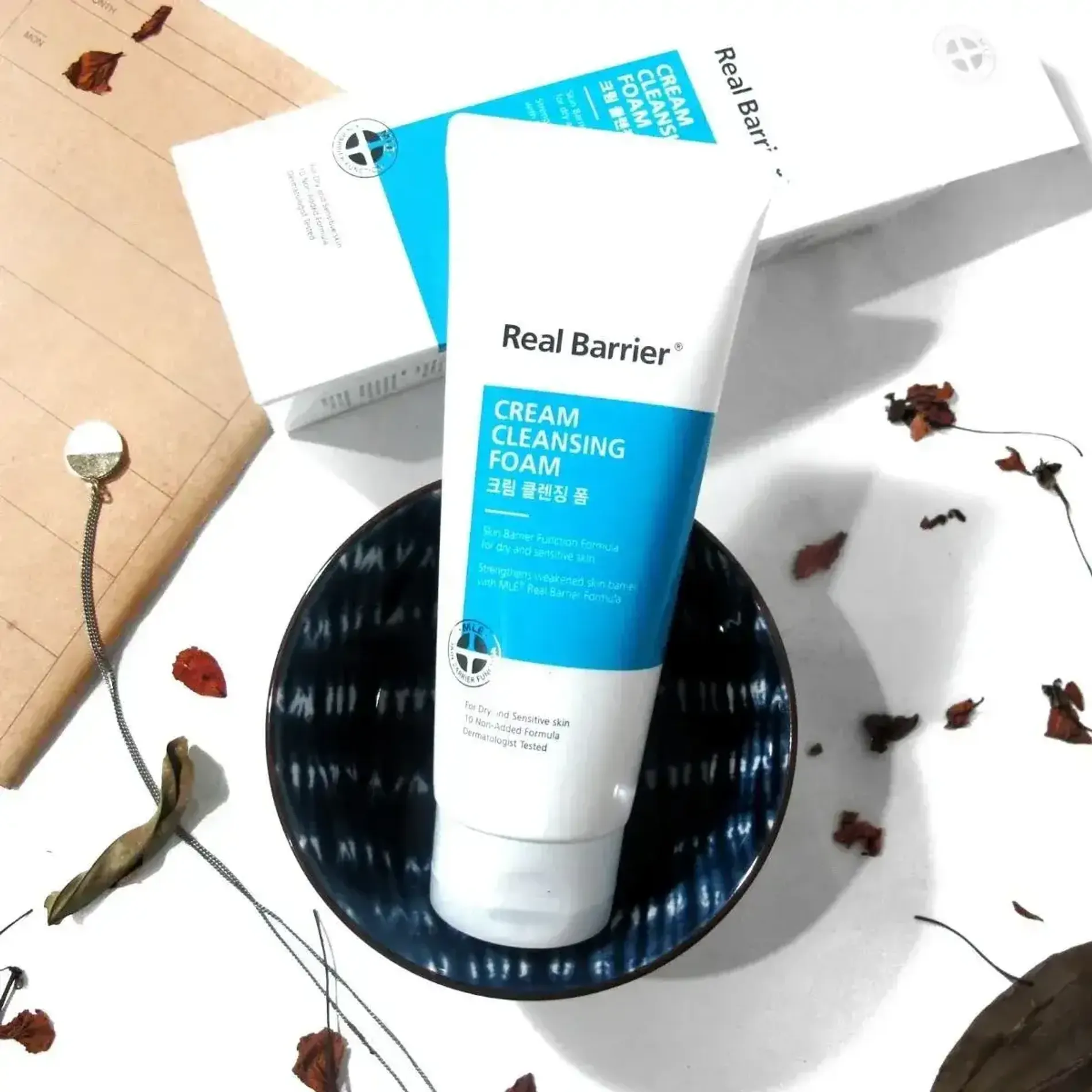 sua-rua-mat-real-barrier-cream-cleansing-foam-150g-3