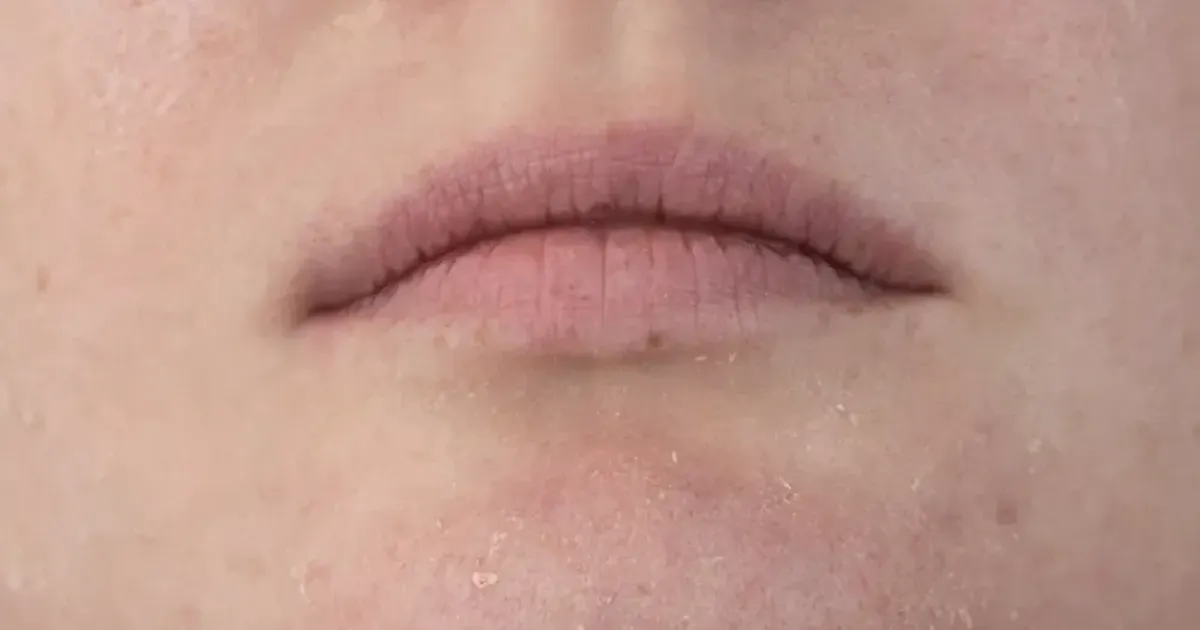 Cakey là gì? Làm sao để trang điểm không bị cakey? - The Face Shop Chính Hãng