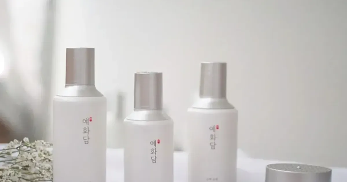 Có gì trong bộ dưỡng trắng Yehwadam Jeju Magnolia Pure Brightening? - The Face Shop Chính Hãng