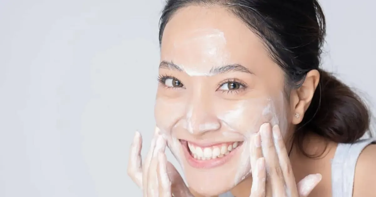 Top sữa rửa mặt dịu nhẹ, không gây khô da cho mùa hè 2026 - The Face Shop Chính Hãng
