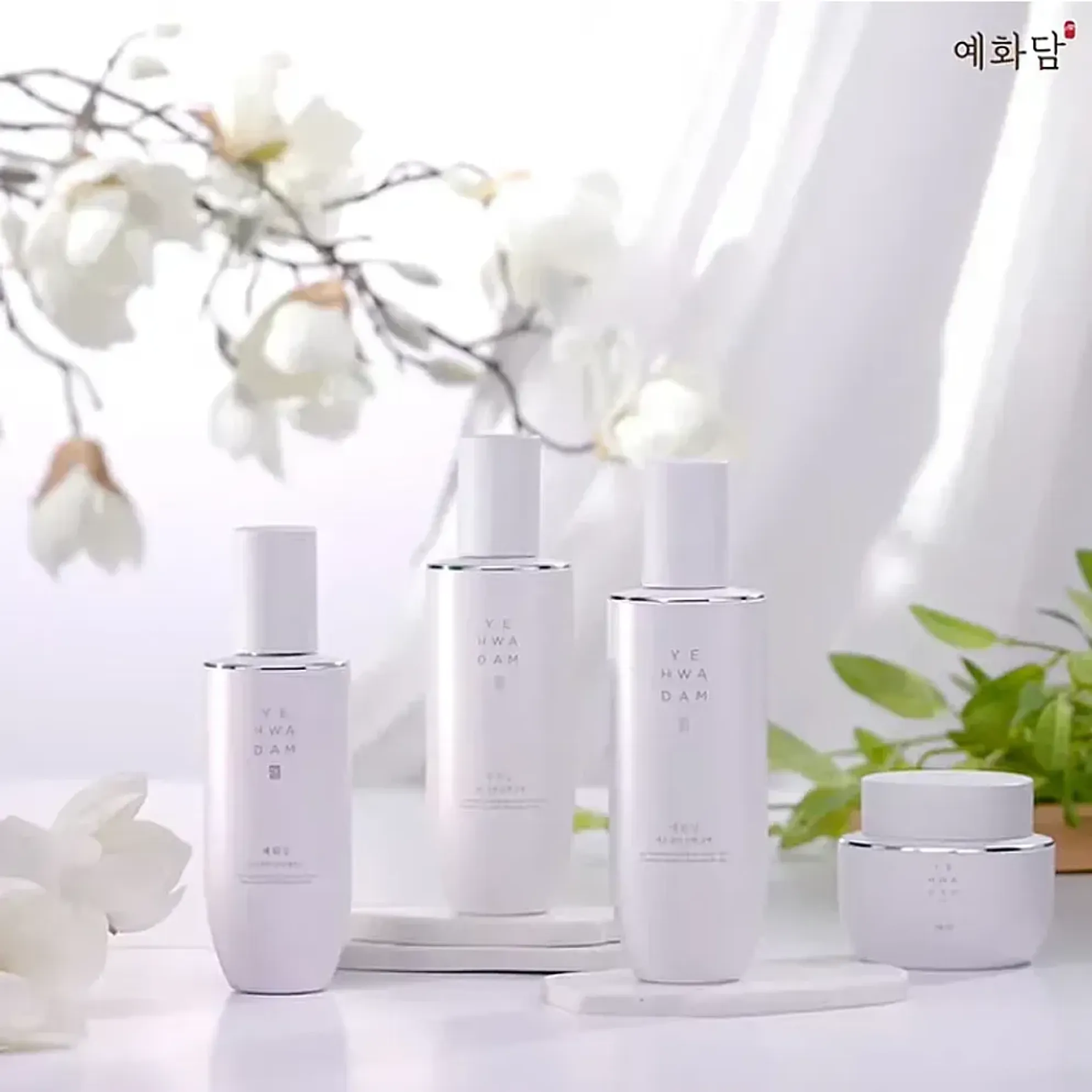 Sữa Dưỡng Sáng Trắng Da Yehwadam Jeju Magnolia Pure Brightening Emulsion  140Ml