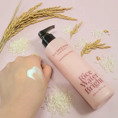 sua-tay-trang-lam-sang-da-rice-water-bright-facial-cleansing-lotion-200ml-4
