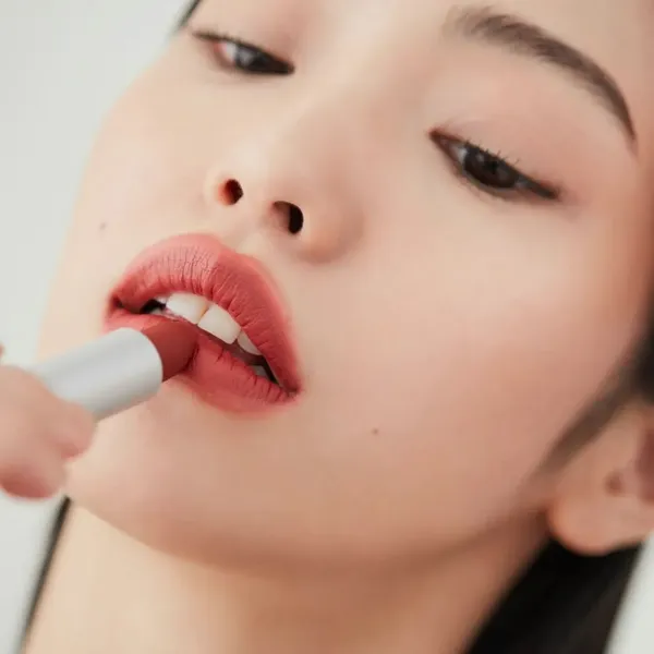 son-thoi-thuan-chay-freshian-sensual-vegan-lipstick-blur-33g-5