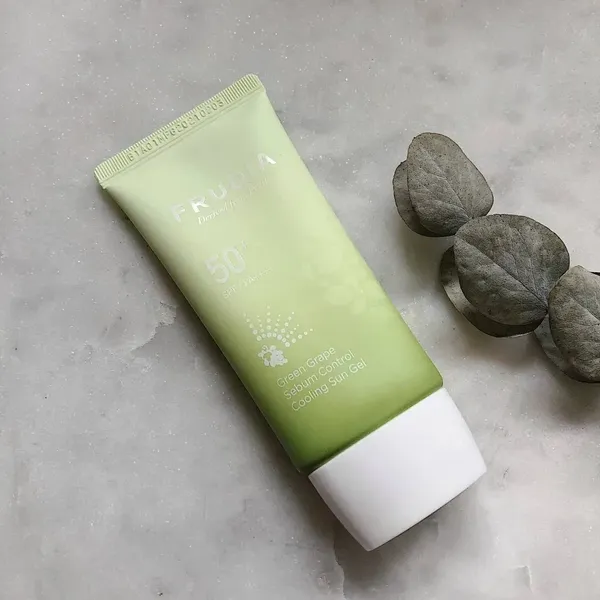 kem-chong-nang-kiem-dau-frudia-green-grape-sebum-control-cooling-sun-gel-spf50-pa-50g-4