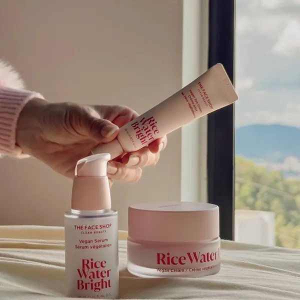 kem-duong-mat-thuan-chay-the-face-shop-cai-thien-quang-tham-rice-water-bright-vegan-eye-cream-20ml-4