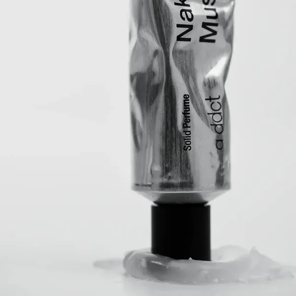 nuoc-hoa-kho-khong-con-addict-solid-perfume-naked-30ml-3