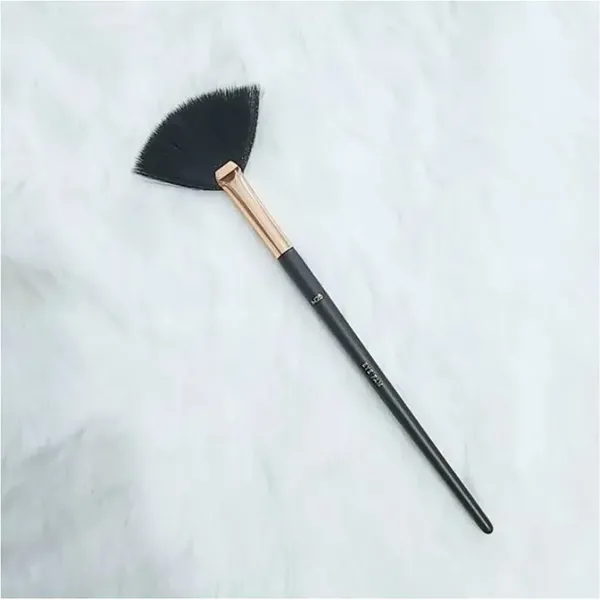 co-quat-phu-phan-mat-vacosi-eye-fan-brush-2