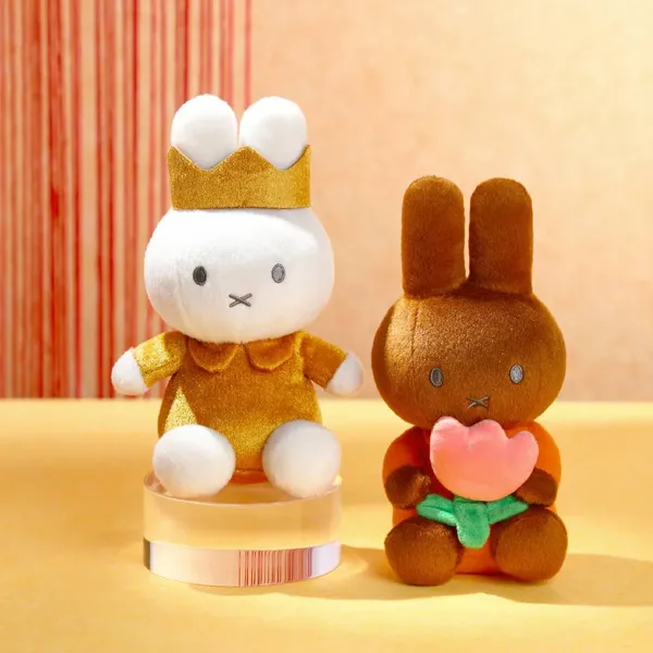 melanie-tulip-vipo-melanie-with-tulip-plush-1