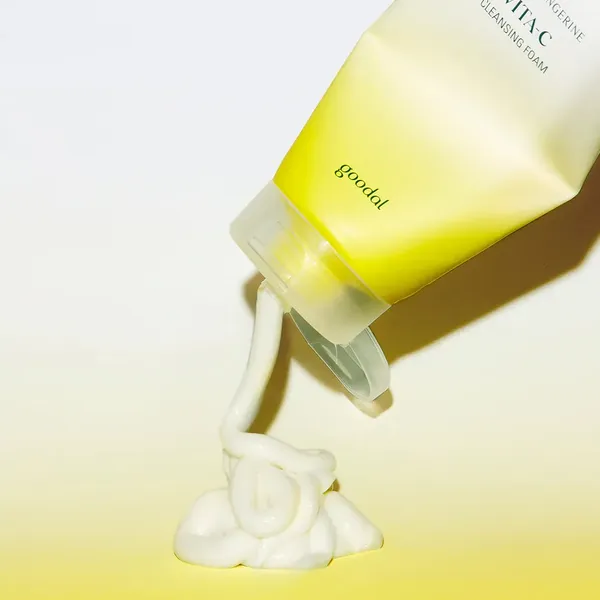 sua-rua-mat-goodal-green-tangerine-vita-c-cleansing-foam-2