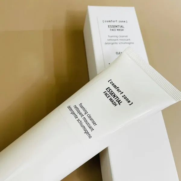 sua-rua-mat-comfort-zone-diu-nhe-danh-cho-moi-loai-da-essential-face-wash-150ml-4