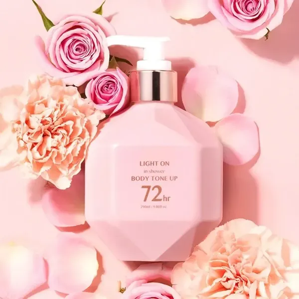 sua-duong-the-nang-tong-da-bom-light-on-in-shower-body-tone-up-290ml-3