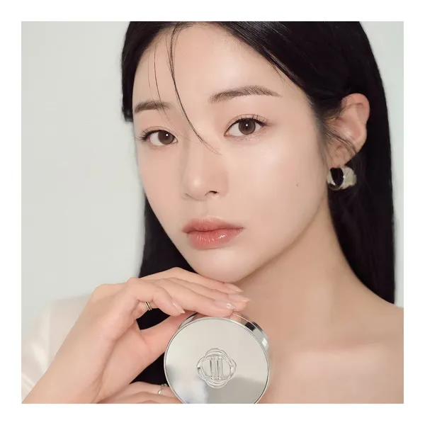 phan-nuoc-thuan-chay-dinto-hieu-ung-cang-muot-blur-glowy-wooncho-cushion-12g-5