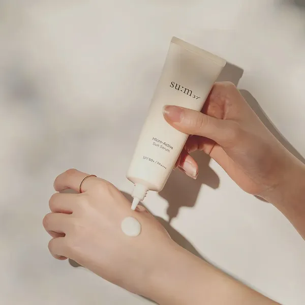 tinh-chat-chong-nang-nang-tong-da-sum37-micro-active-sun-serum-50ml-4