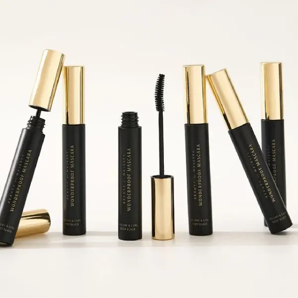 mascara-chuot-mi-cong-tu-nhien-bom-wonderproof-5