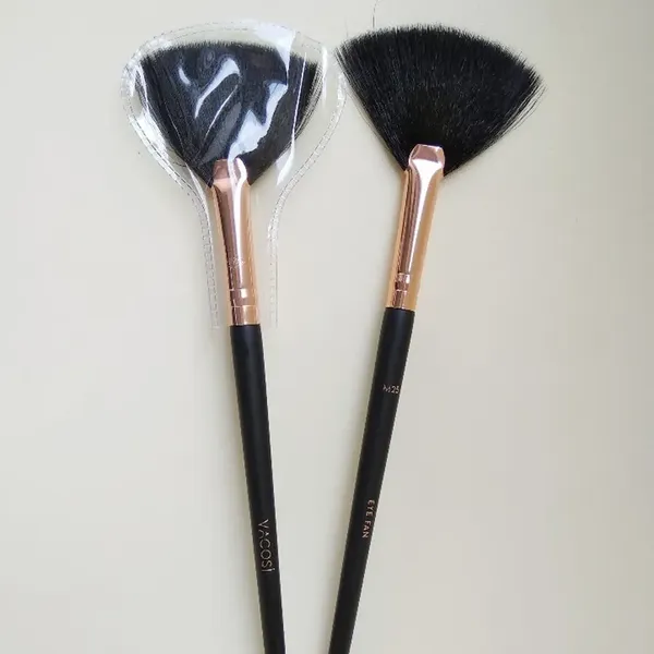 co-quat-phu-phan-mat-vacosi-eye-fan-brush-3