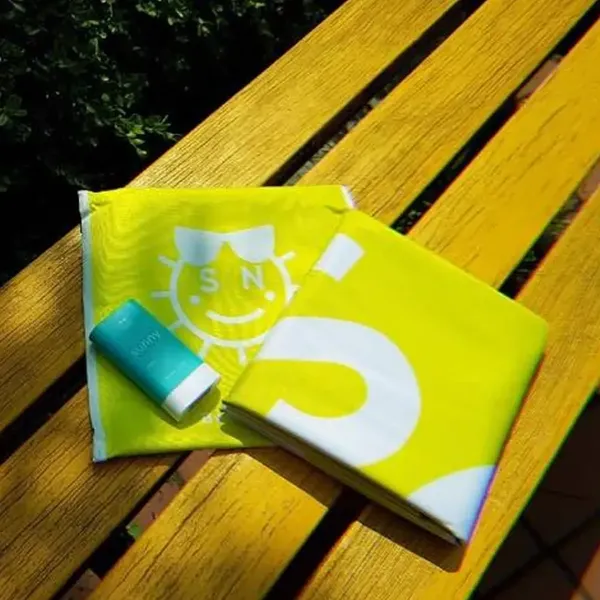 gwp-tham-da-ngoai-banila-co-hello-sunny-picnic-mat-1