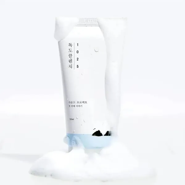 sua-rua-mat-round-lab-lam-sach-diu-nhe-kiem-soat-dau-thua-1025-dokdo-cleanser-150ml-3
