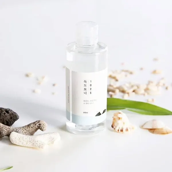 nuoc-can-bang-round-lab-can-bang-do-ph-1025-dokdo-toner-200ml-2