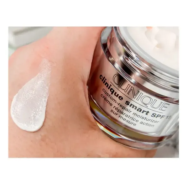 kem-duong-am-ban-ngay-clinique-smart-spf15-custom-repair-moisturizer-50ml-2