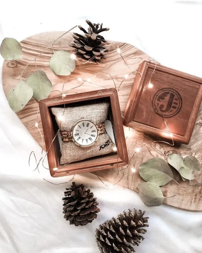 Chiếc đồng hồ lưu giữ kỷ niệm thời gian làm quà Noel