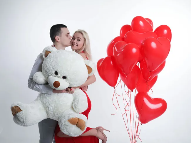 Gấu bông là quà tặng phổ biến cho bạn gái trong dịp Valentine